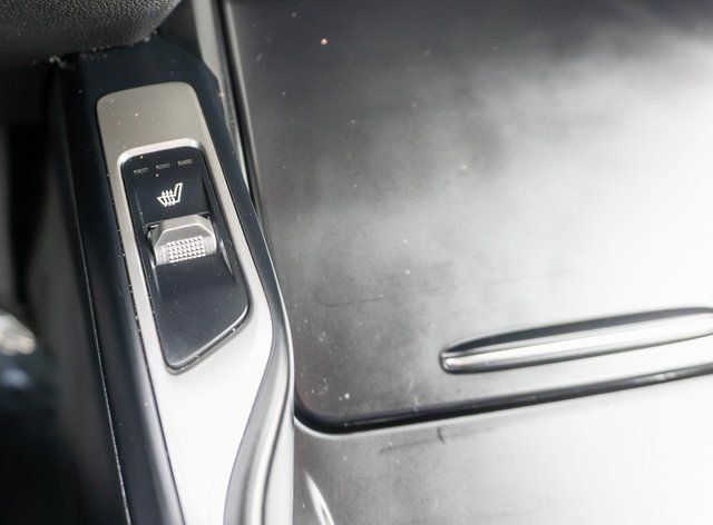 Used 2023 White Kia X-Line S image 29