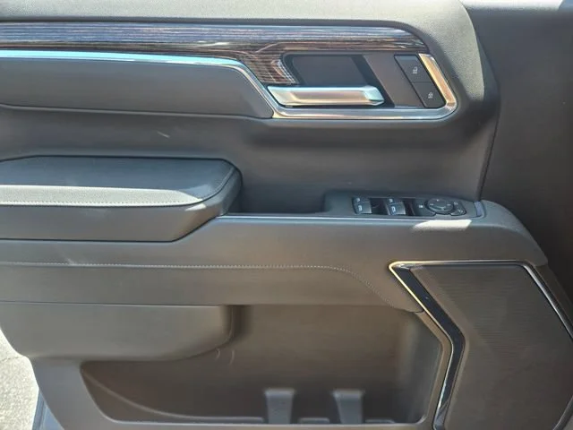 Used 2025 Sterling Metallic GMC Elevation image 34