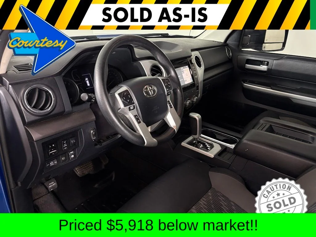 Used 2018 Blue Toyota SR5 image 17