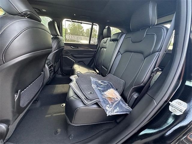New 2024 Diamond Black Crystal Pearl-Coat Exterior Paint Jeep Anniversary Edition 4xe image 16
