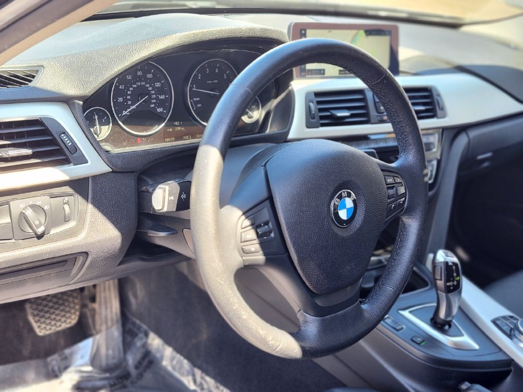 Used 2018 Gray BMW 320i xDrive image 20