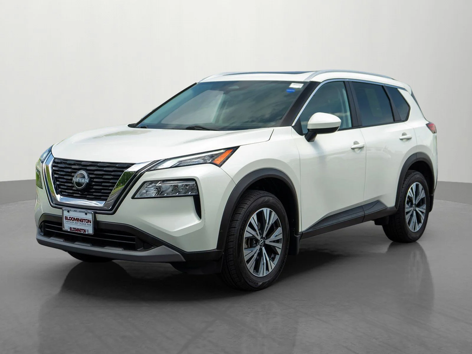 Used 2023 Pearl White Tricoat Nissan SV image 3