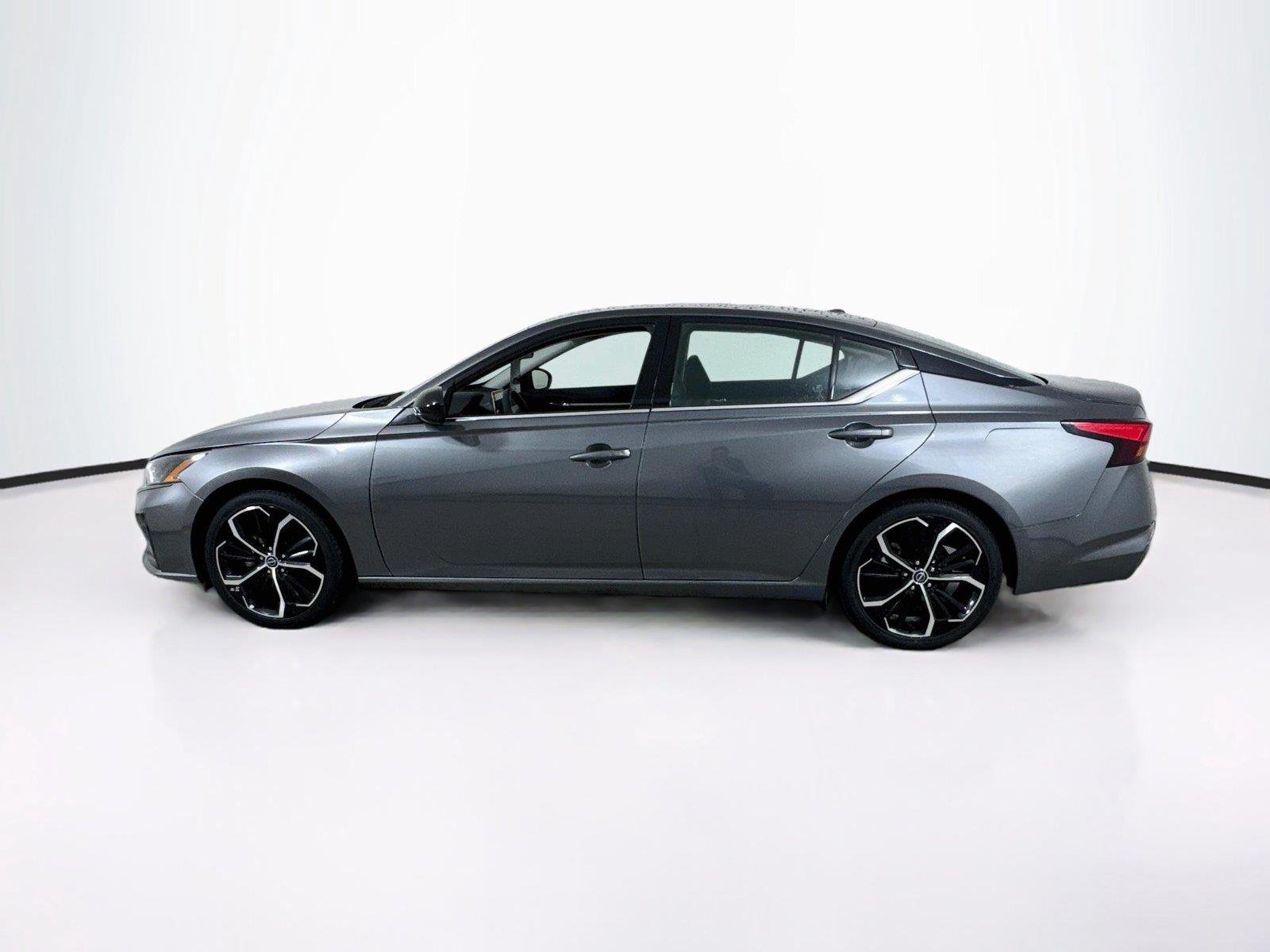 Used 2024 Gun Metallic Nissan 2.5 SR image 3