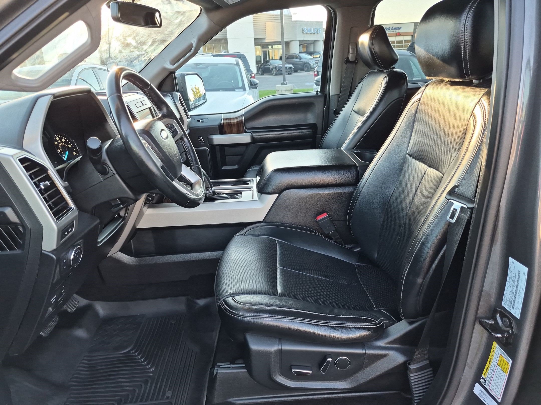Used 2018 Magnetic Ford LARIAT image 15