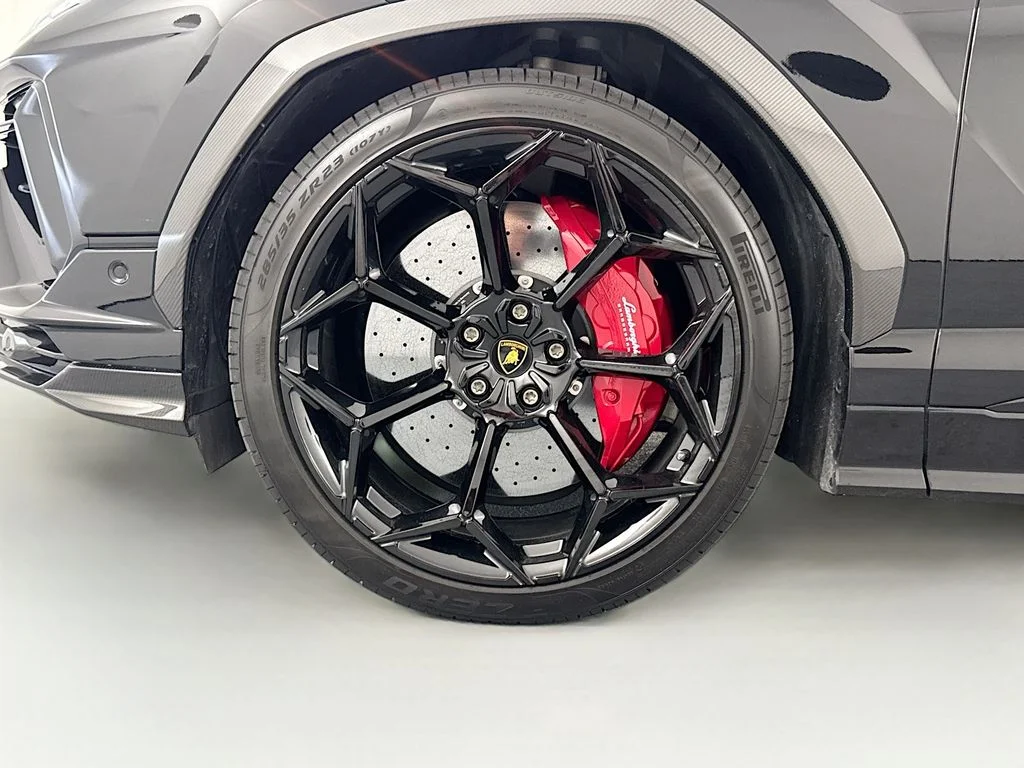 Used 2024  Lamborghini Performante image 34