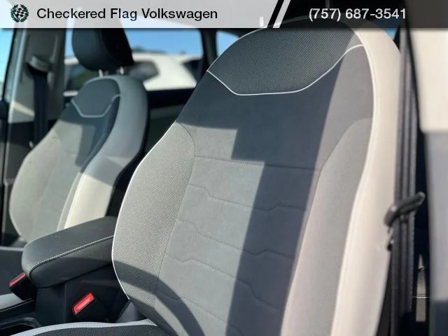 Used 2025 Platinum Gray Metallic Volkswagen 1.5T SE image 21