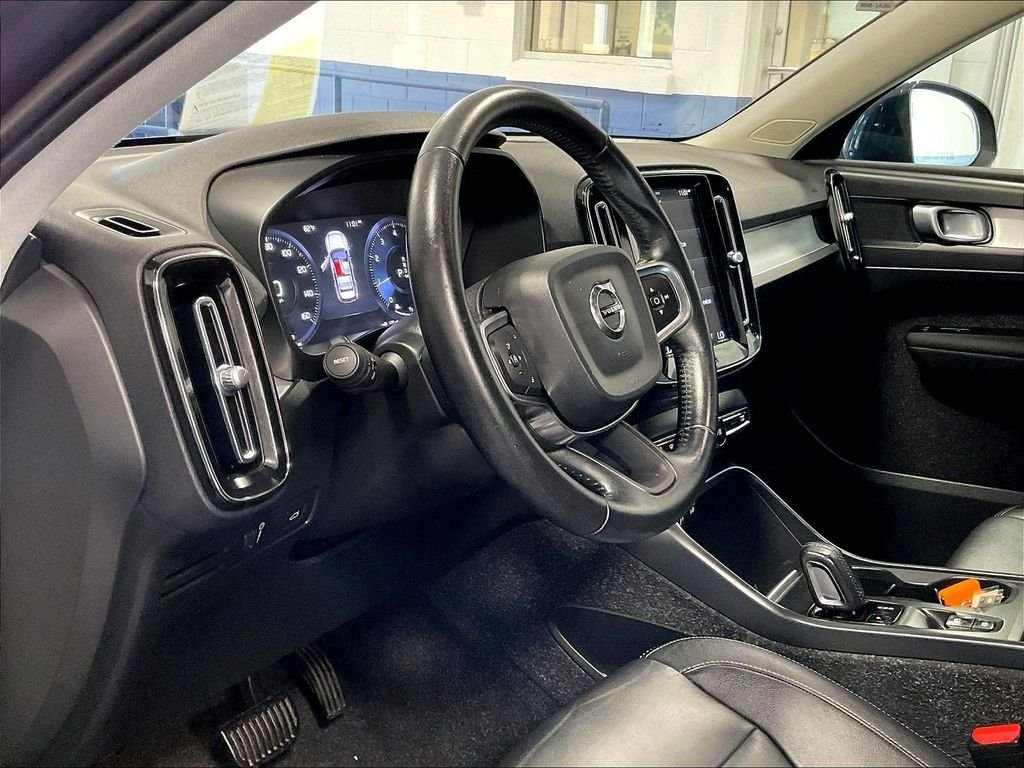 Used 2021 Blue Volvo Momentum image 8