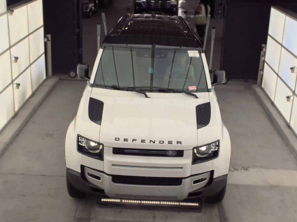 Used 2024 White Land Rover S image 2