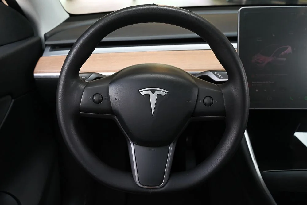 Used 2020  Tesla Long Range image 19