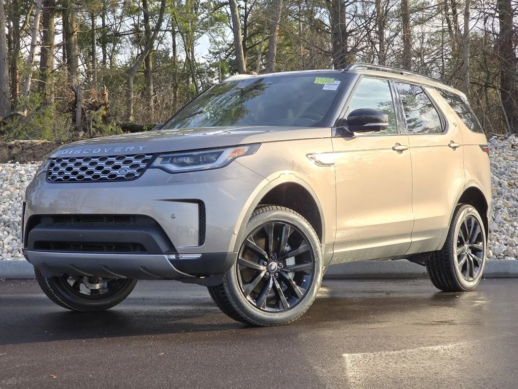 2026 Land Rover Discovery P300 S's photo