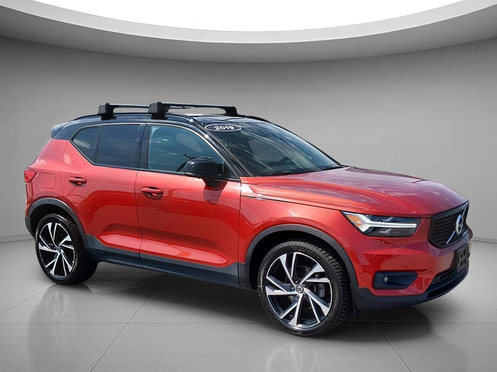 Used 2019 Fusion Red Metallic Volvo R-Design image 7