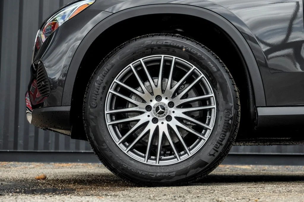 New 2026 Graphite Grey Metallic Mercedes-Benz GLC 300 image 4