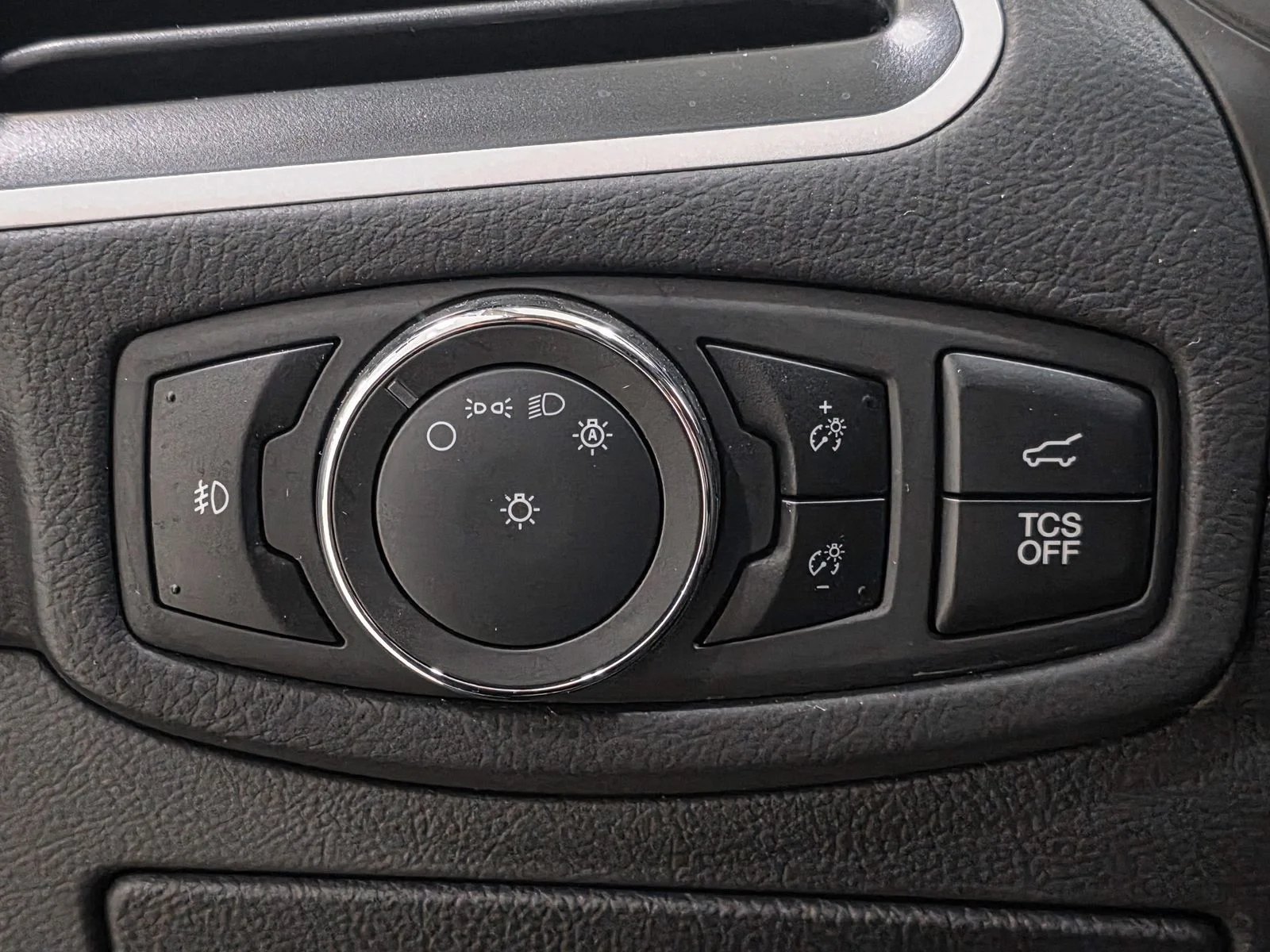 Used 2024 Agate Black Metallic Ford SEL image 25