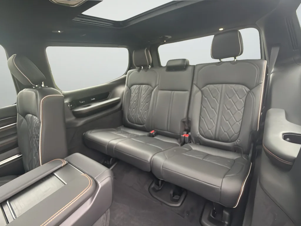 New 2026 Baltic Gray Metallic Clearcoat Jeep Summit Reserve image 38