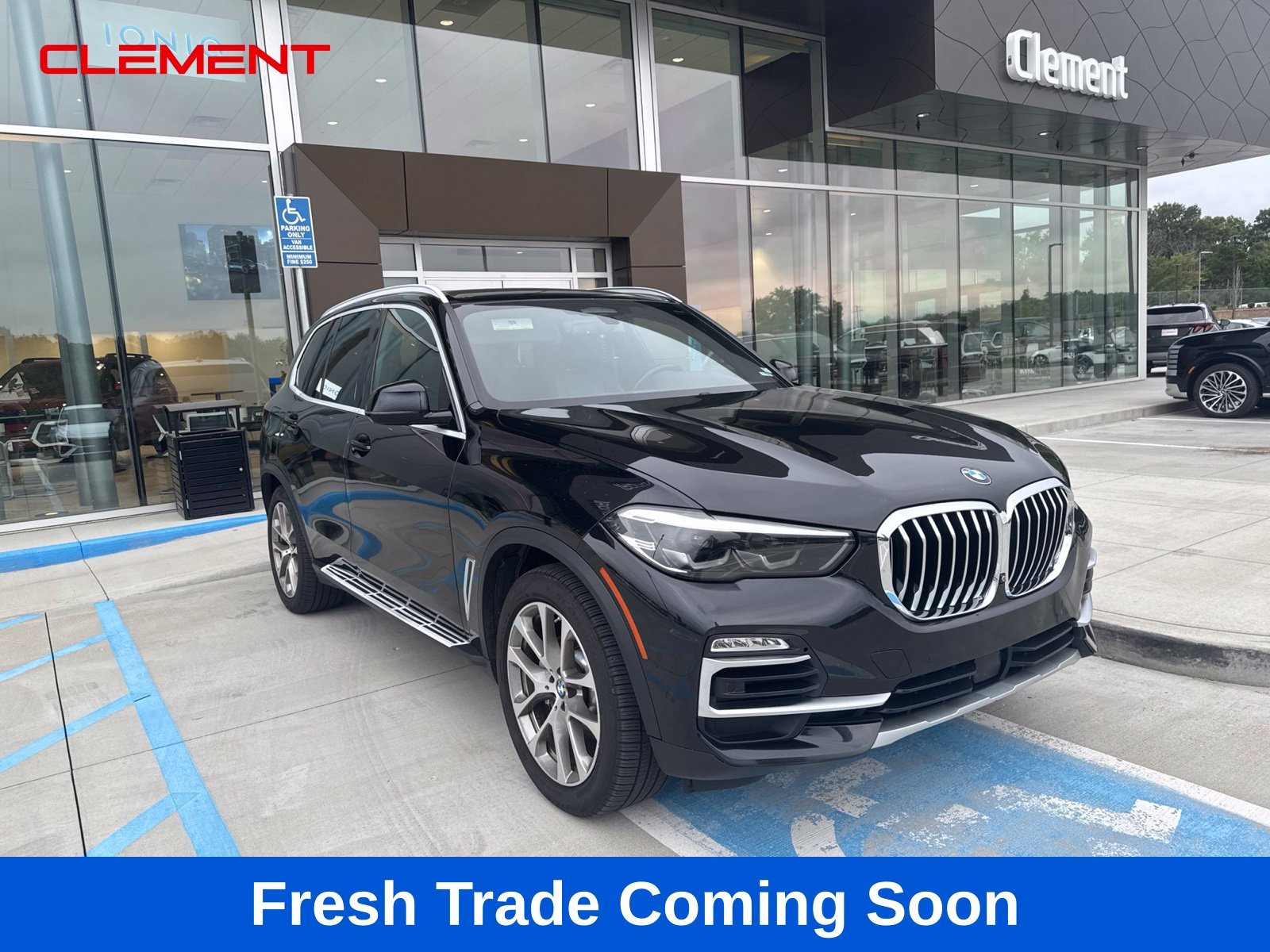 Used 2021 Black BMW xDrive40i image 2