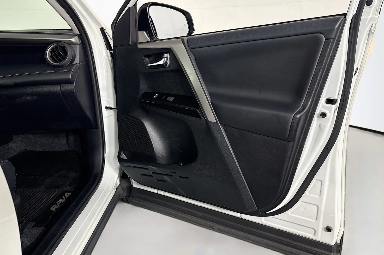 Used 2017 Blizzard Pearl Toyota Limited image 24