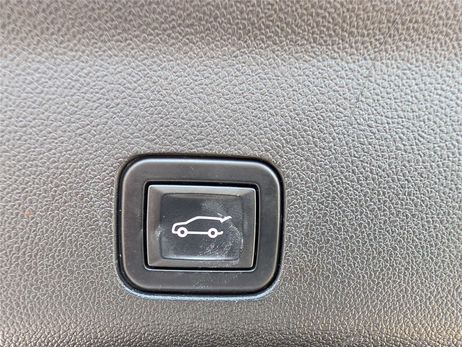 Used 2022 Black Chevrolet Z71 image 34