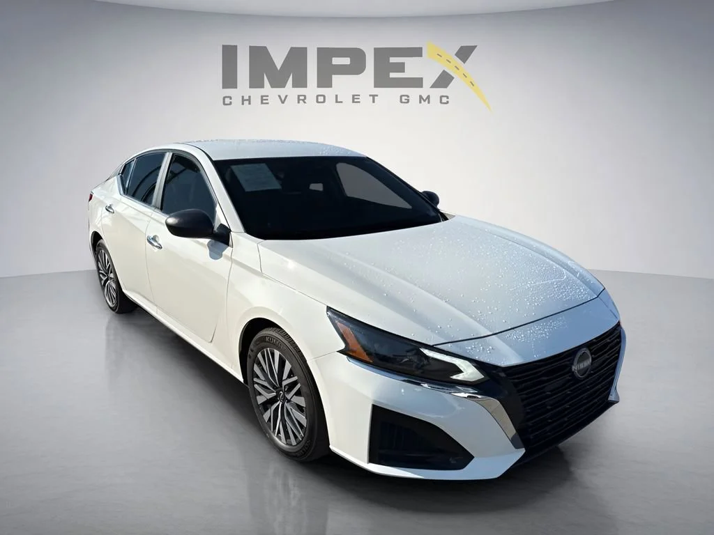 Used 2025 White Nissan SV image 7