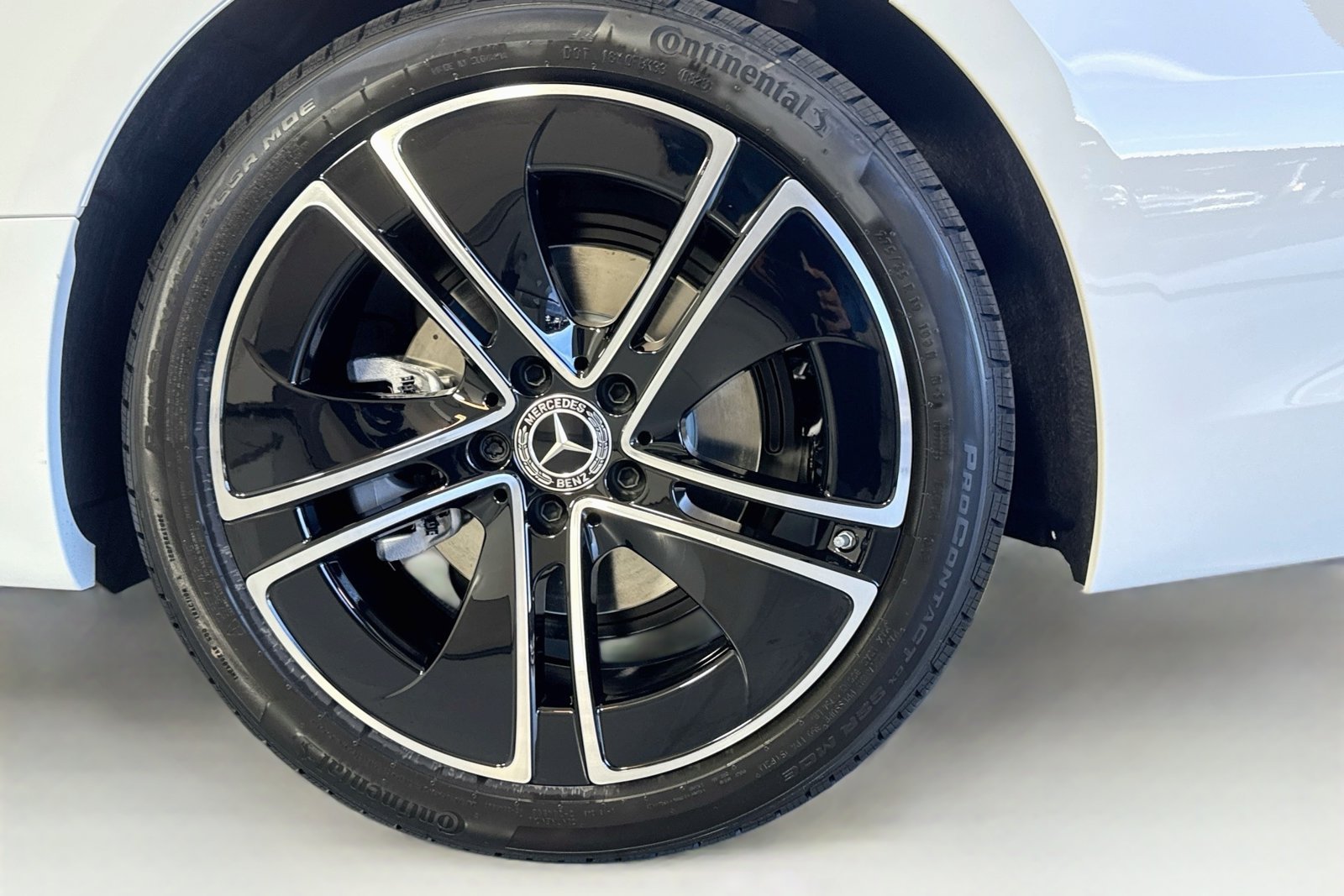 New 2027 Polar White Mercedes-Benz CLE 300 image 29