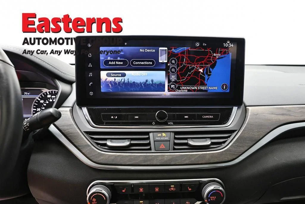 Used 2023 White Nissan 2.5 SV image 13