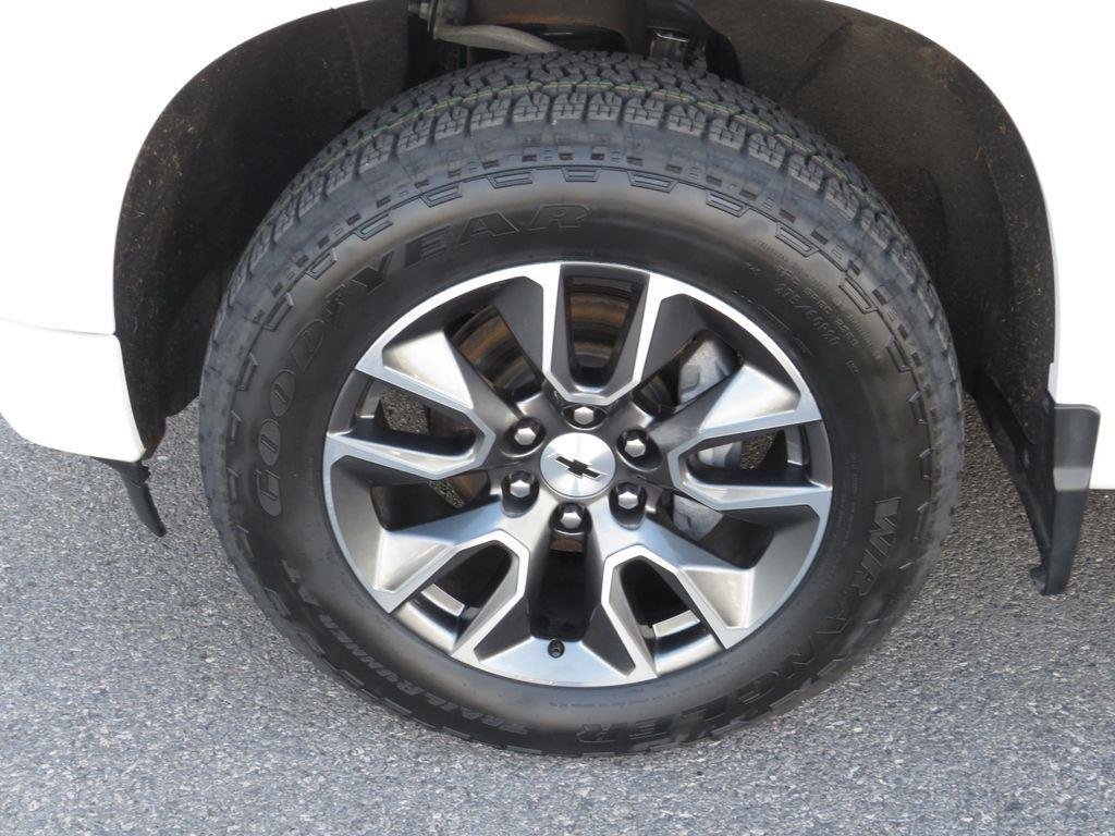 Used 2024 Summit White Chevrolet RST image 15