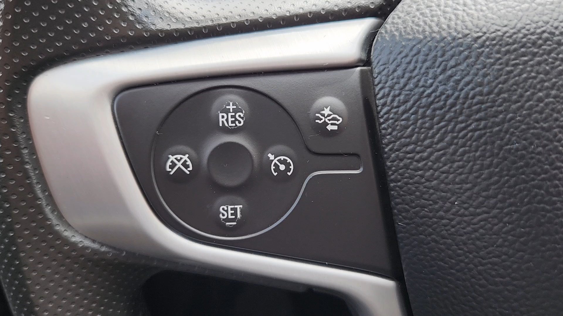Used 2024 Summit White GMC SLE image 12