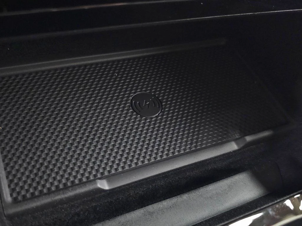 New 2026 Santorini Black Land Rover SE image 32