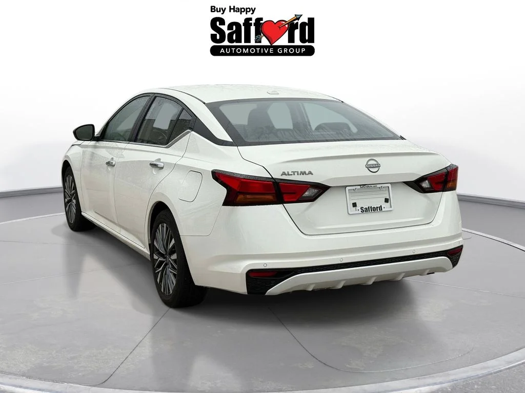 Used 2025 White Nissan 2.5 SV image 5