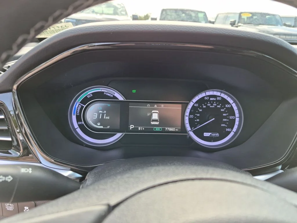 Used 2020 White Kia LXS image 23
