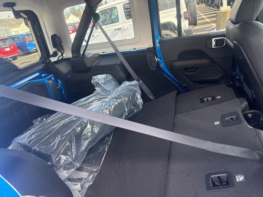 Used 2025 Blue Jeep Sahara image 53