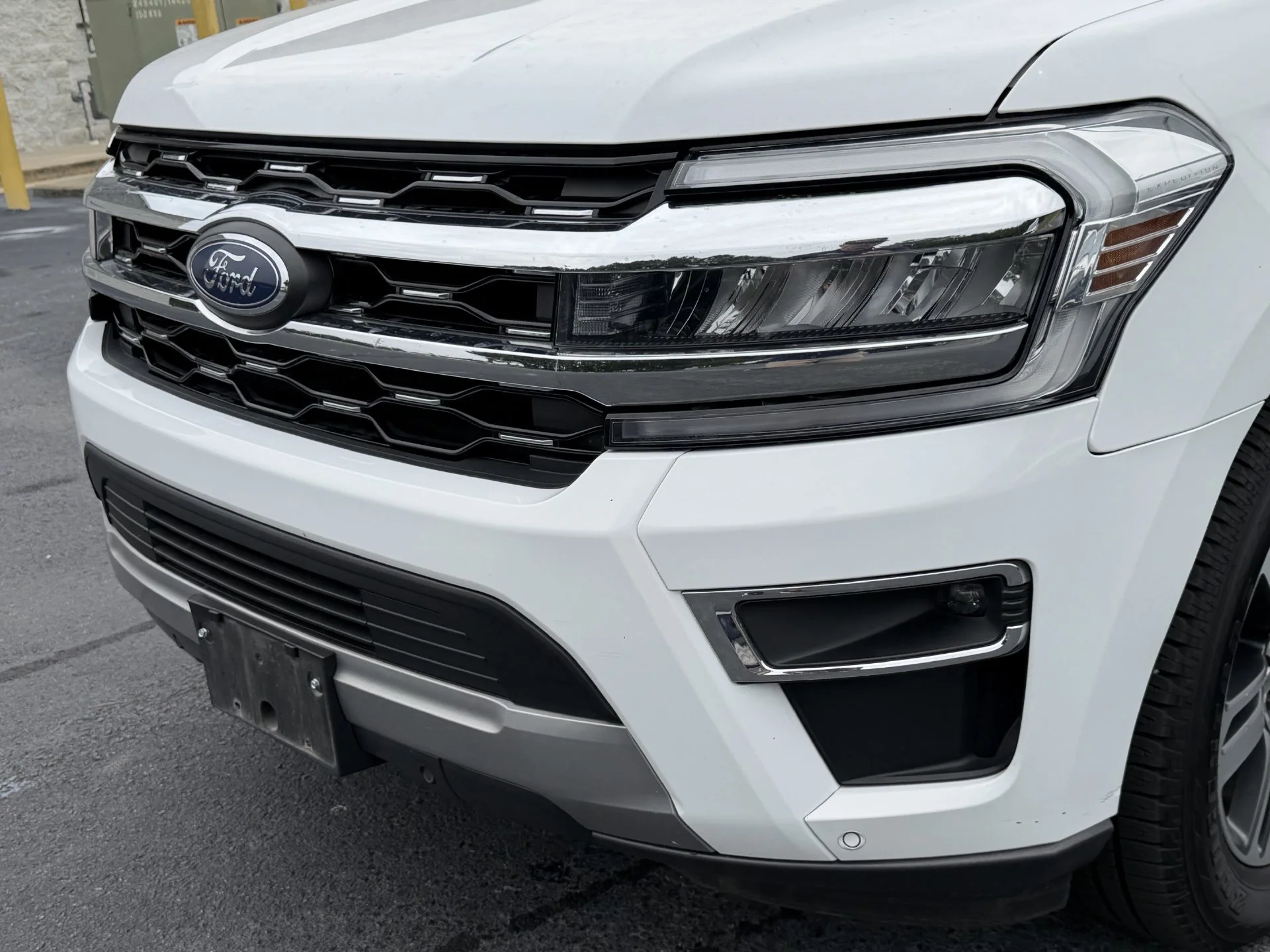 Certified Used 2024 Oxford White Ford Limited image 22