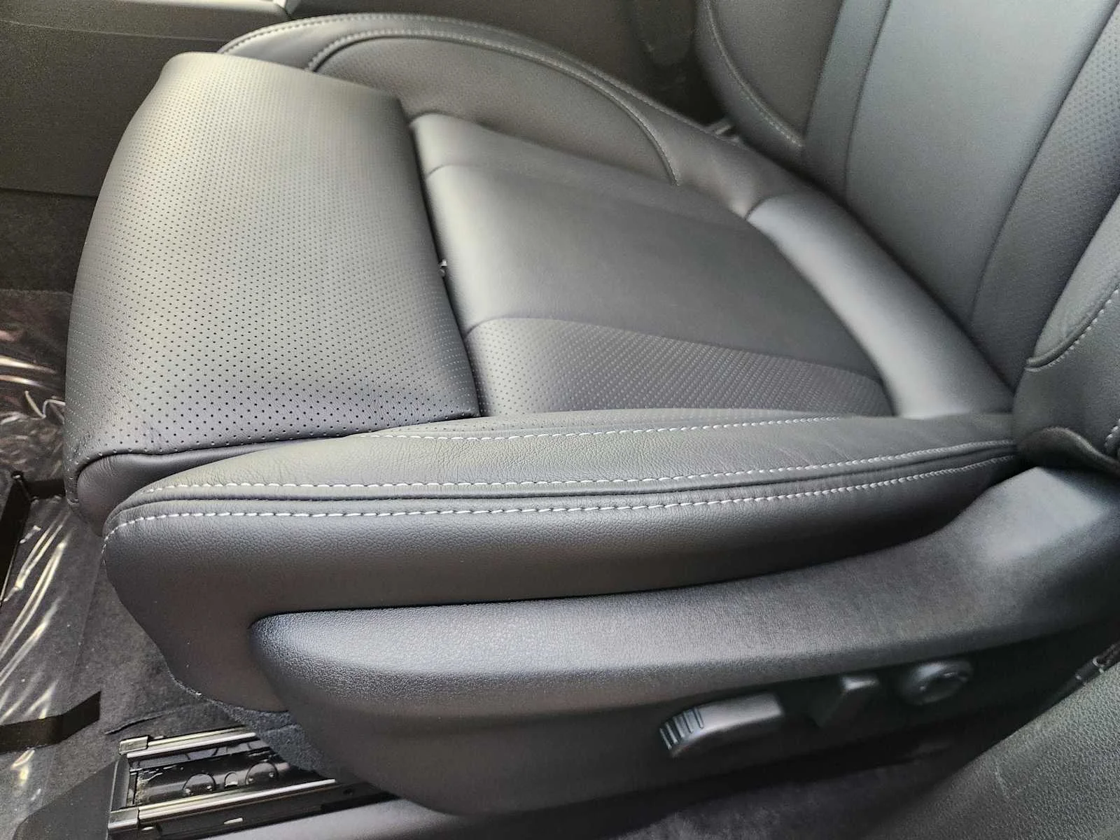 New 2027 MAGNETITE GRAY METALLIC Subaru Limited 7-Passenger image 18