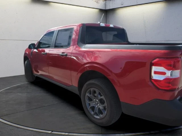 Used 2024 Chili Pepper Red Ford XLT image 4