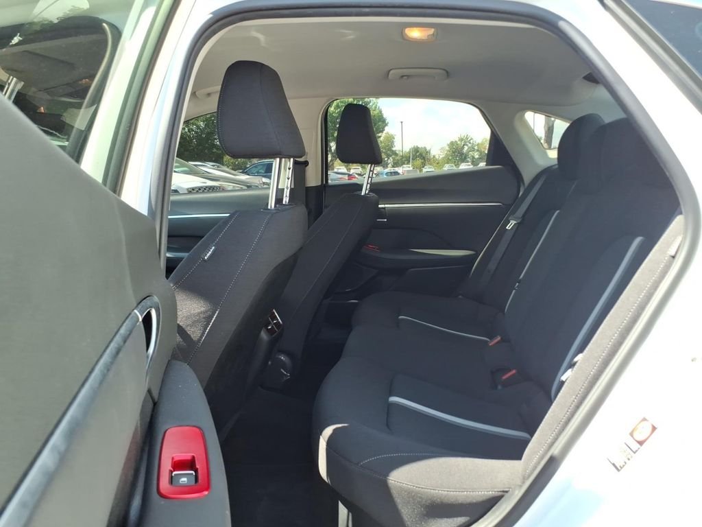 Used 2022 White Hyundai SEL image 10
