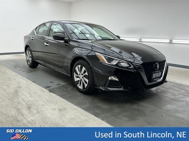 Used 2020 Super Black Nissan 2.5 S image 3