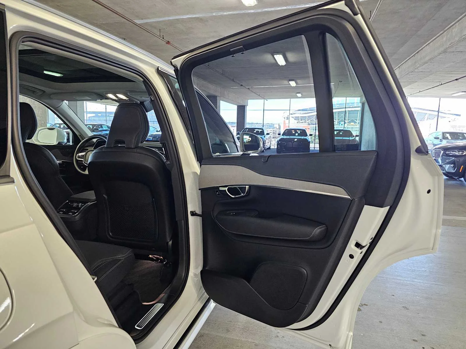 Used 2025 Crystal White Metallic Volvo Ultra image 26