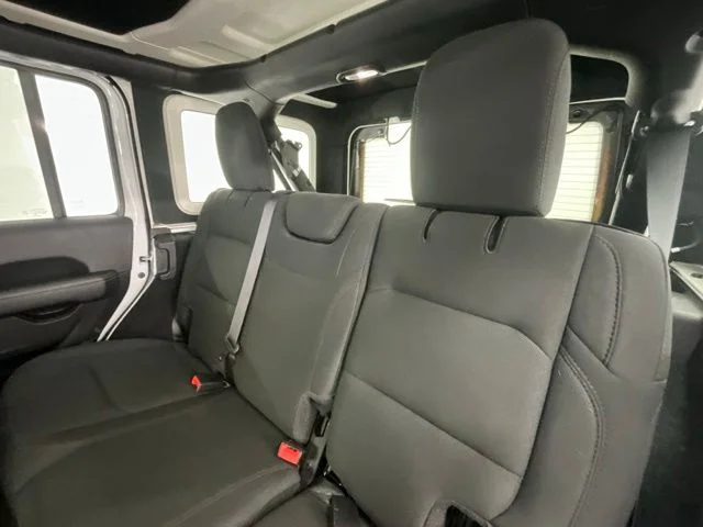 Used 2022 White Jeep Unlimited Sahara image 7