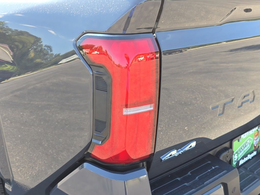 2025 Toyota Tacoma SR5 - Photo 34