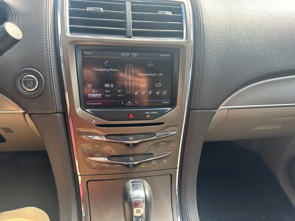 Used 2015 White Lincoln Base image 20