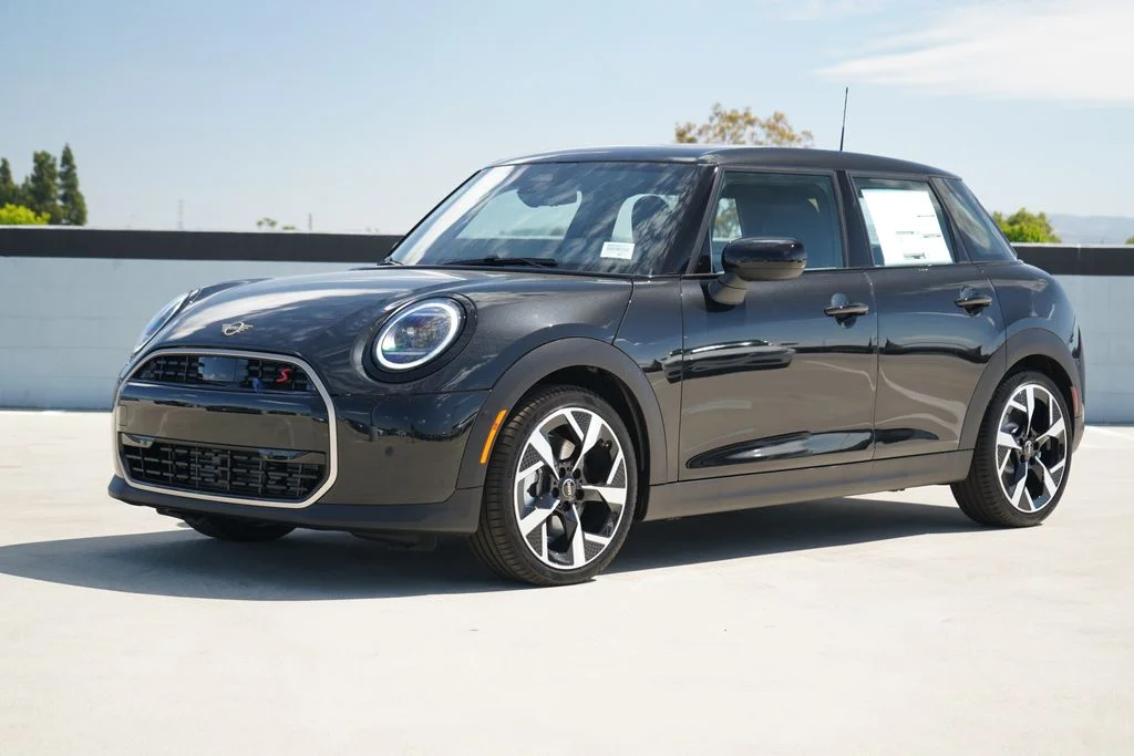 2026 MINI Hardtop Cooper S Signature's photo