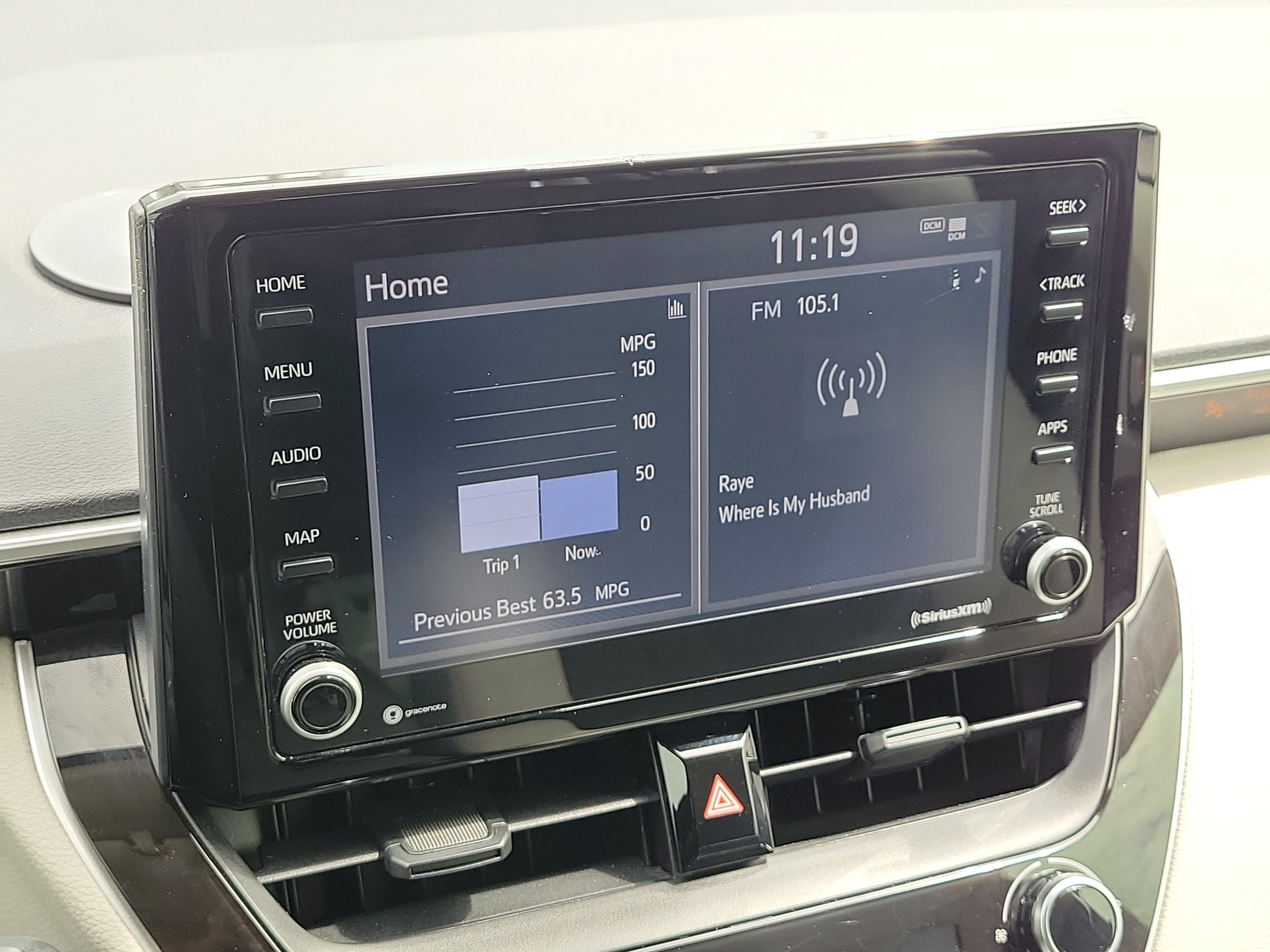 Used 2022 White Toyota Hybrid LE image 25