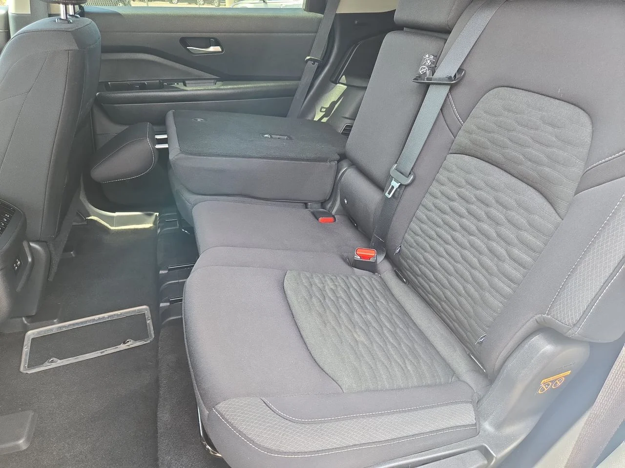 Used 2022 White Nissan S image 17