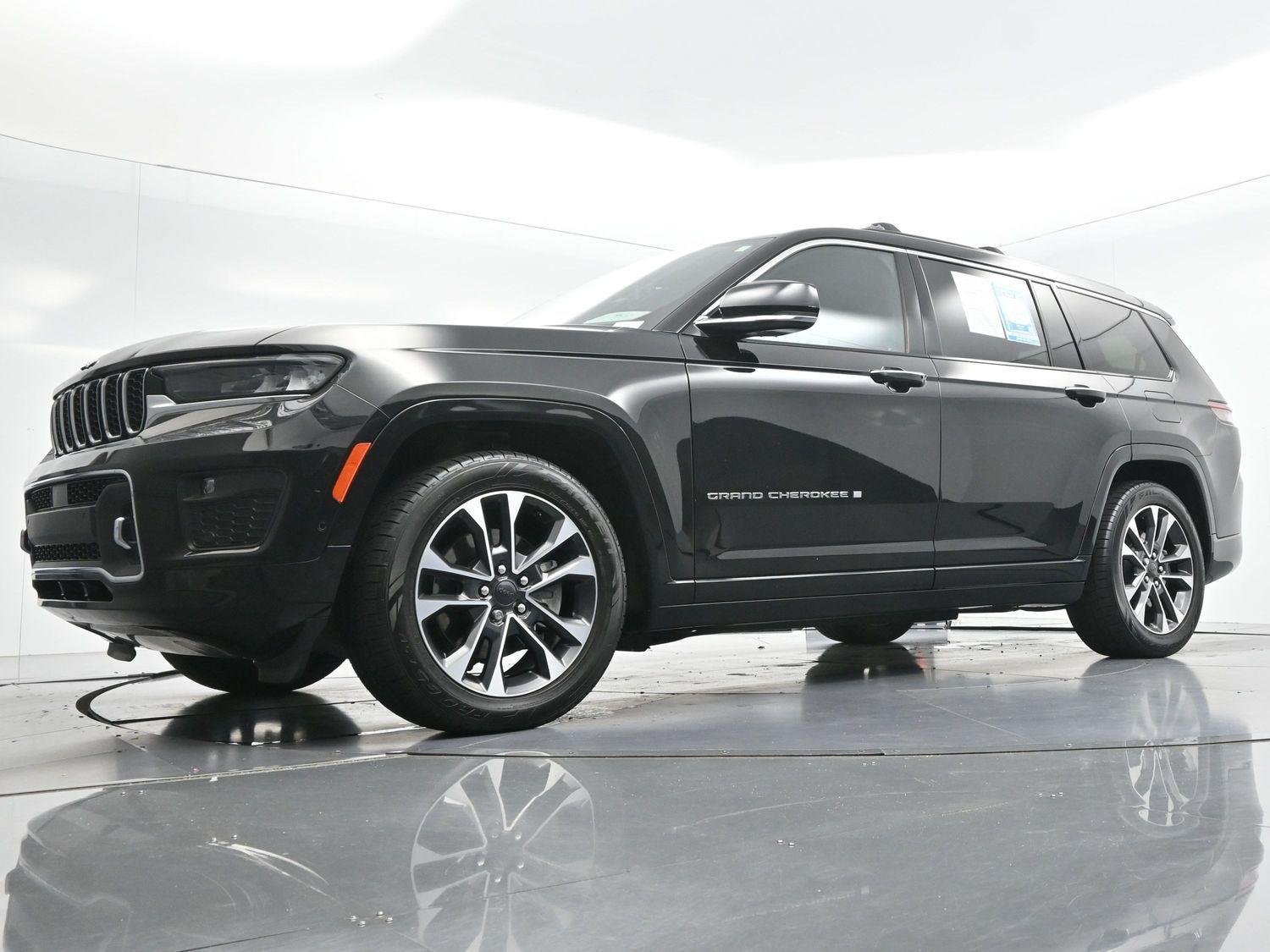 Used 2023 Diamond Black Crystal Pearlcoat Jeep Overland image 55