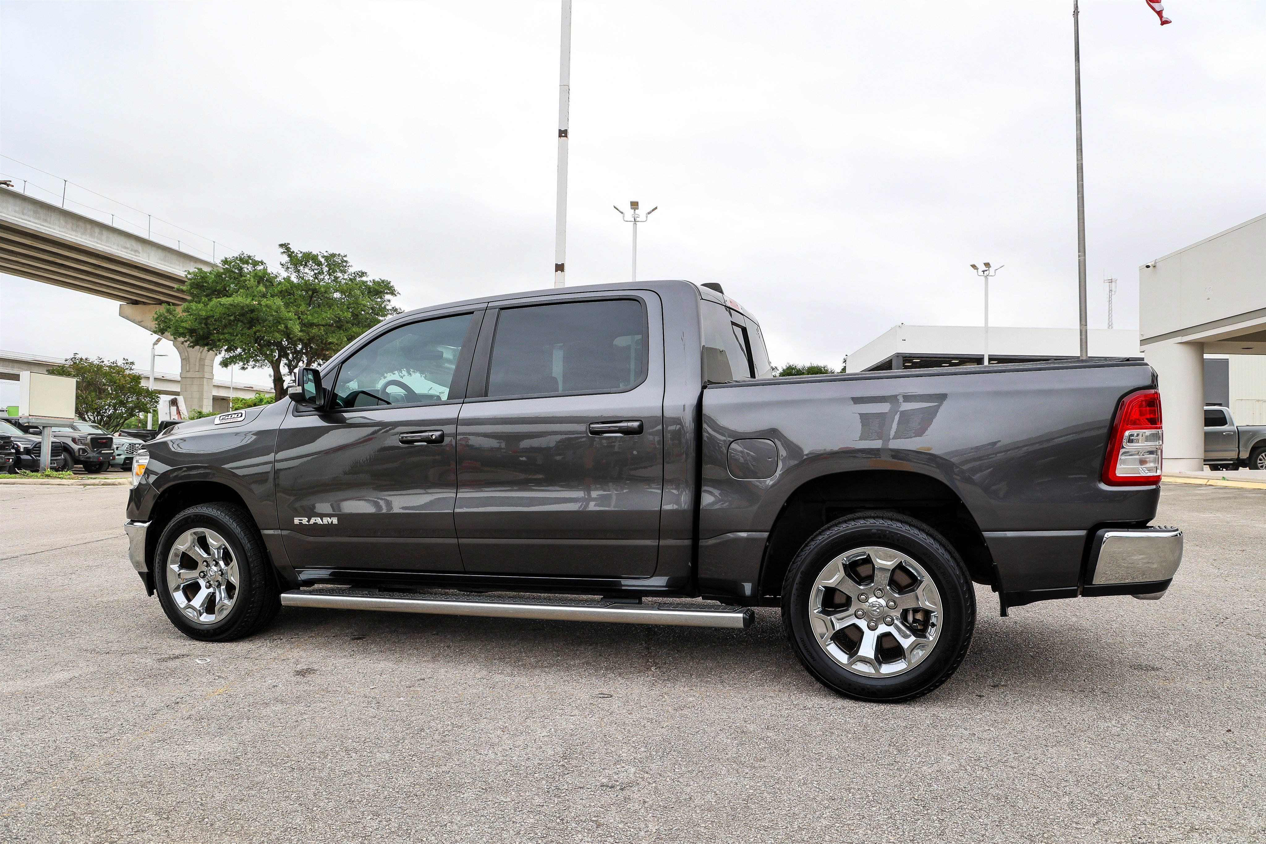 Used 2022 Granite Crystal Metallic Clearcoat Ram Lone Star image 9