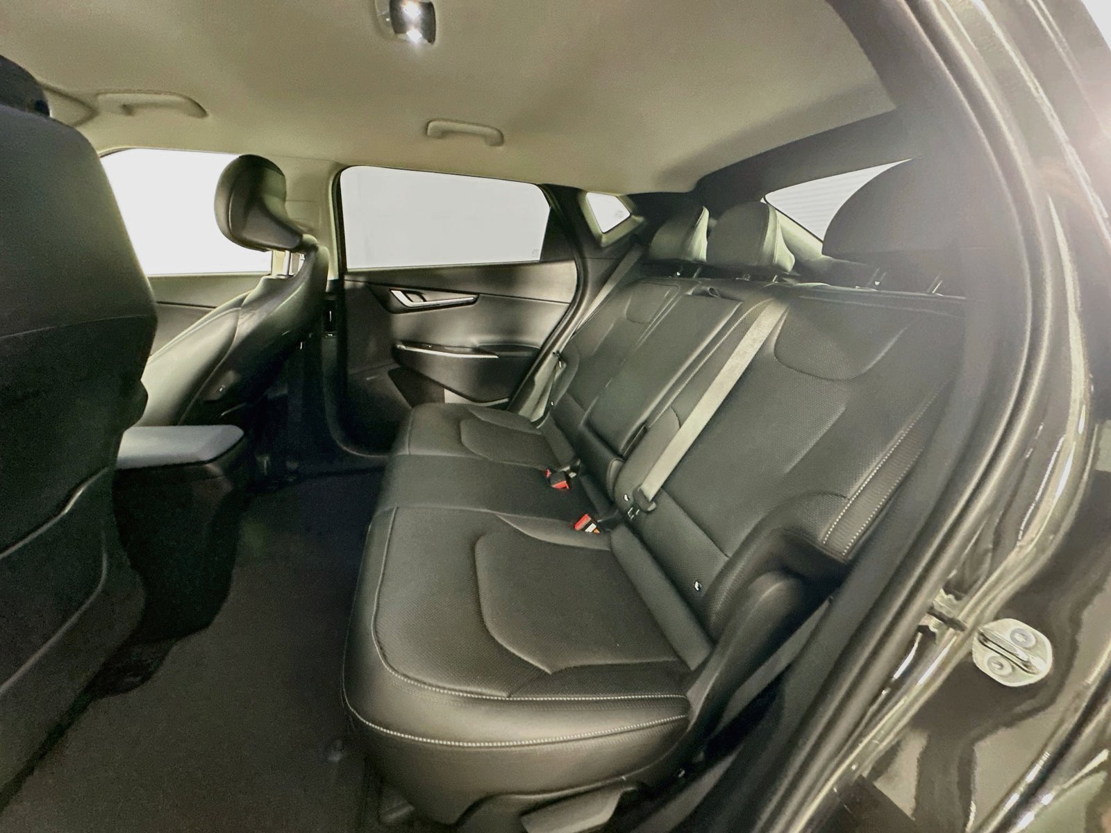 Used 2023 Interstellar Gray Kia Wind image 26