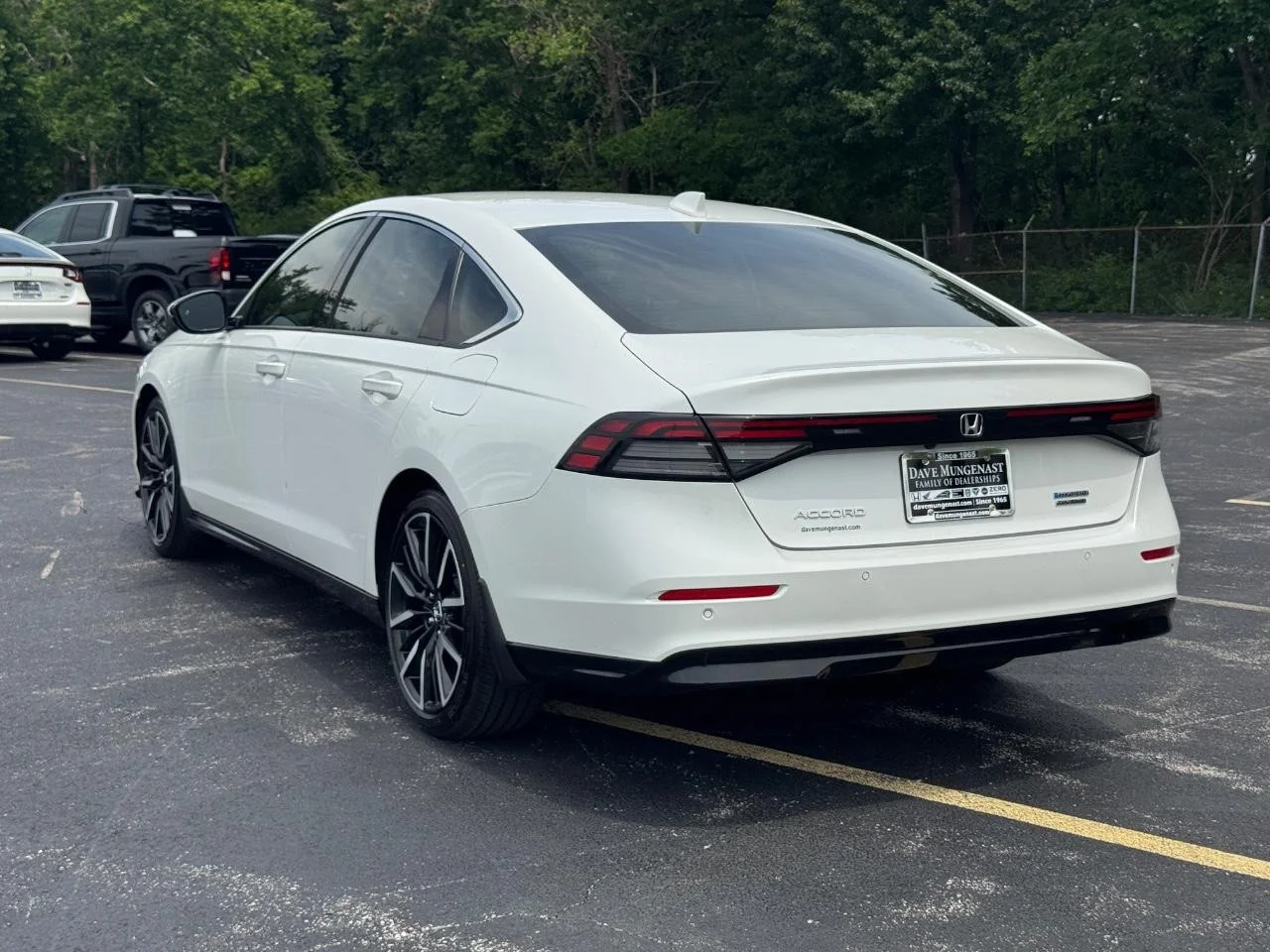 Used 2023 Platinum White Pearl Honda Touring image 7