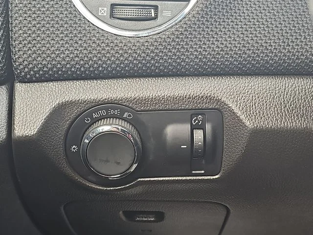 Used 2011 Silver Chevrolet 2LT image 20