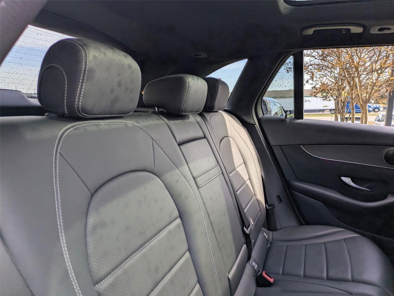 Used 2020 Polar White Mercedes-Benz GLC 300 image 31