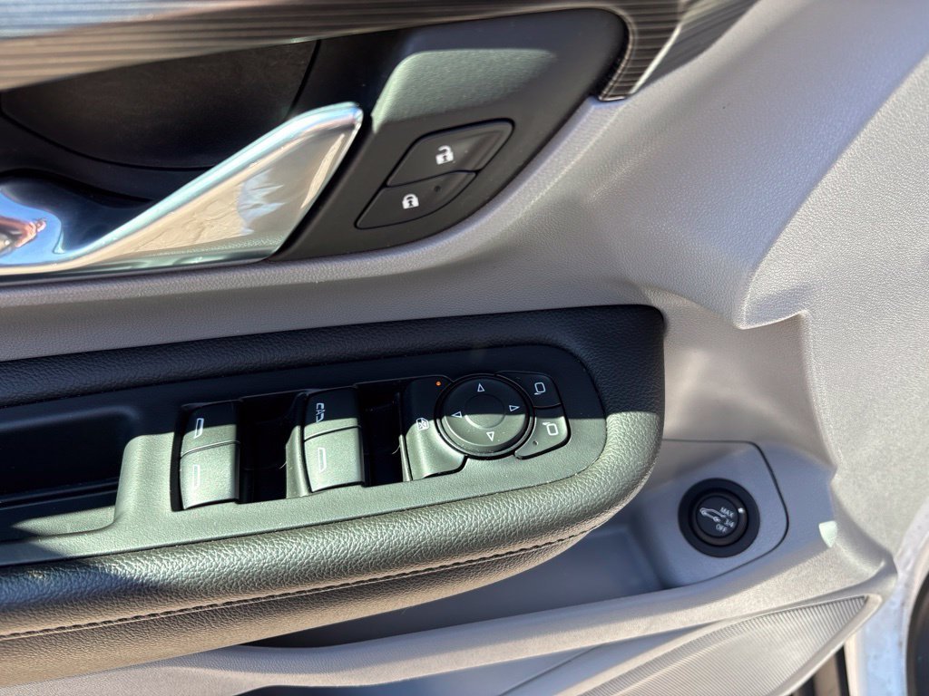 Used 2023 White GMC SLE image 19
