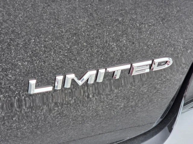 New 2027 Diamond Black Crystal Pearl-Coat Exterior Paint Chrysler Limited image 29